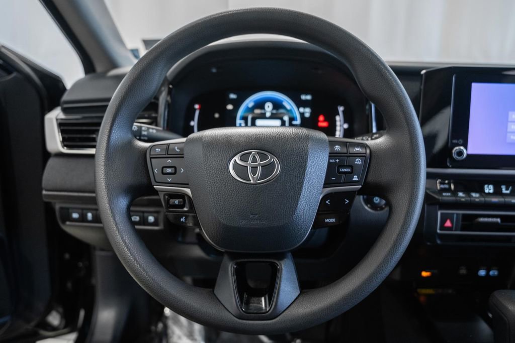 Used 2025 Toyota Camry LE image 28