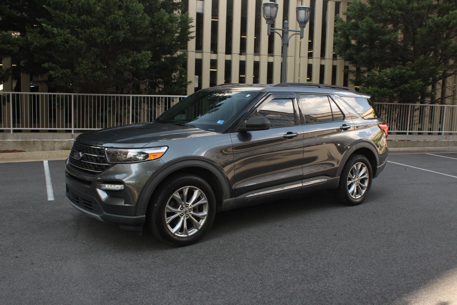 Used 2020 Ford Explorer XLT w/ Equipment Group 202A AWD/4WD image 12