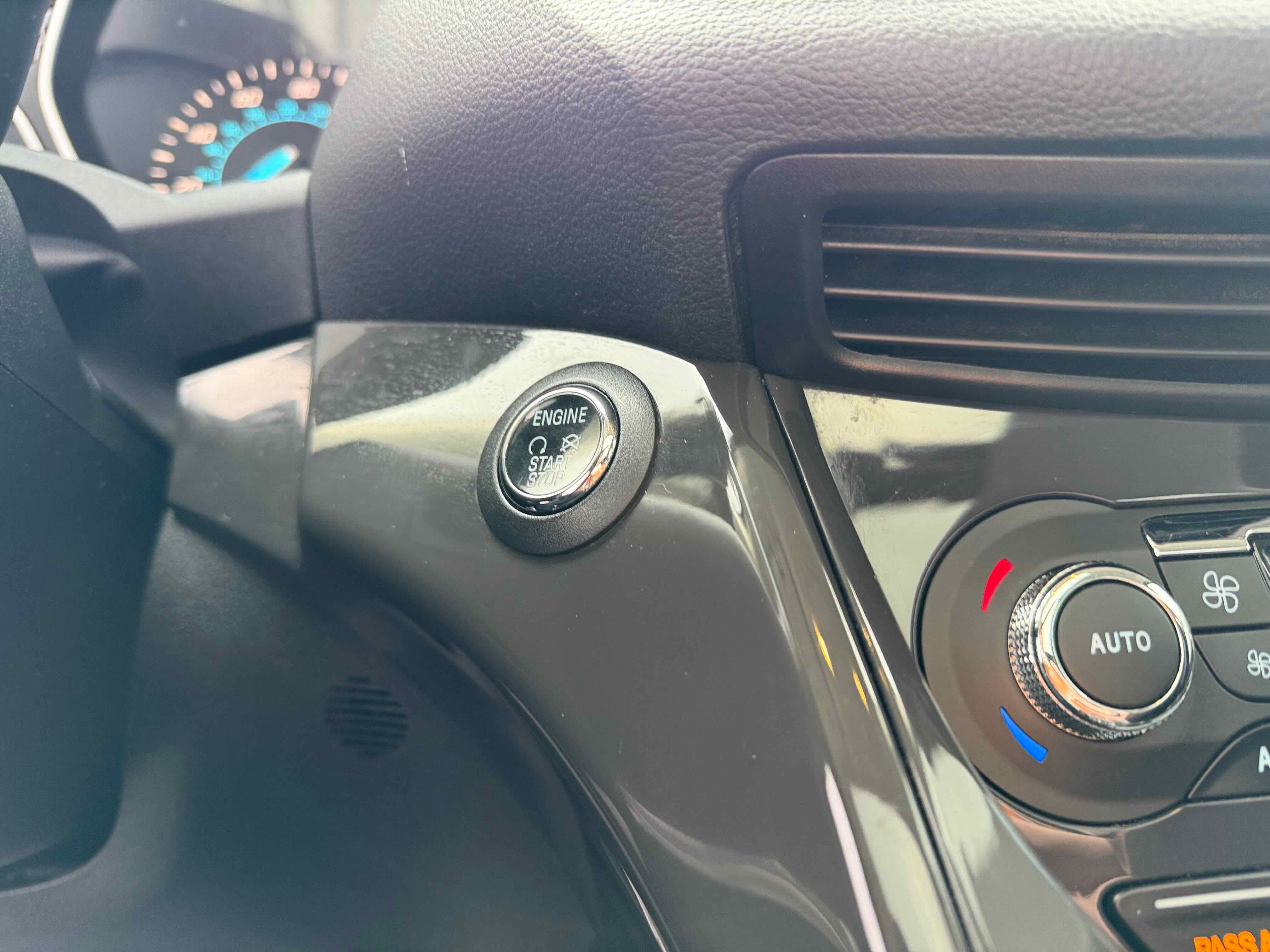 Used 2015 Ford Escape Titanium w/ Equipment Group 301A image 23