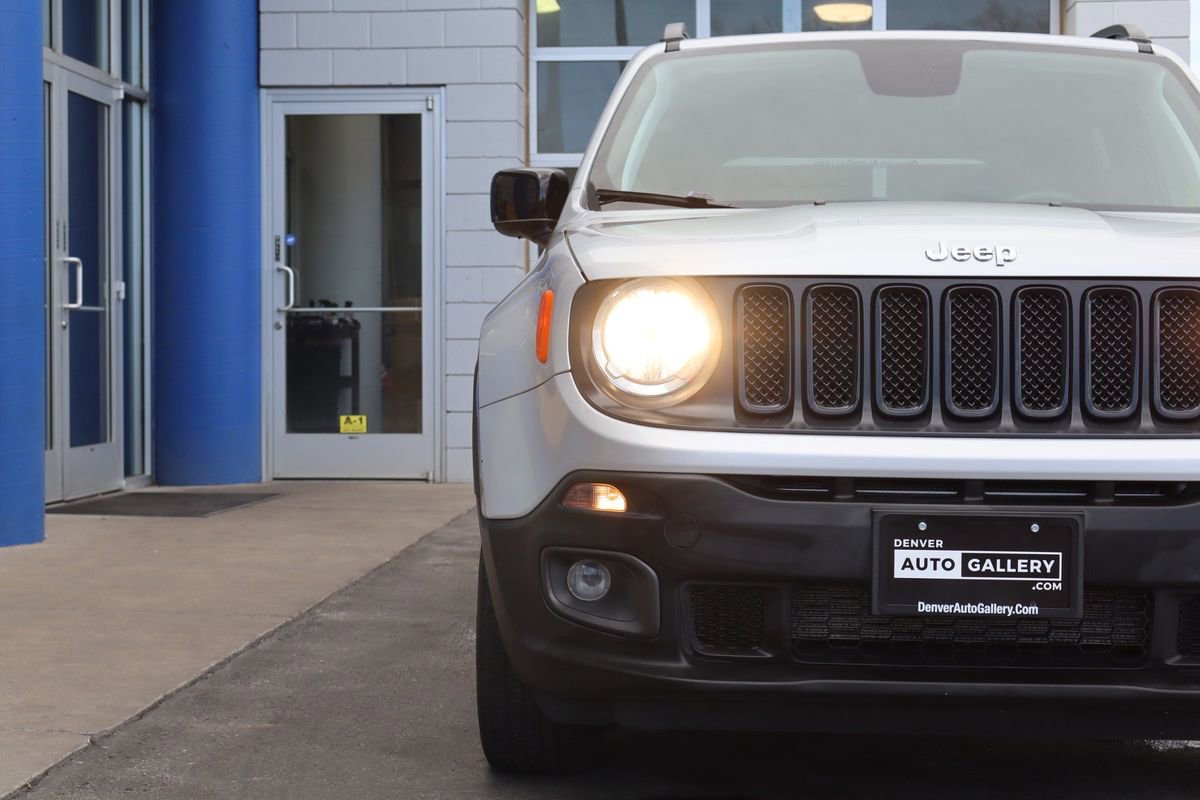 Used 2018 Jeep Renegade Latitude w/ Cold Weather Group AWD/4WD image 28