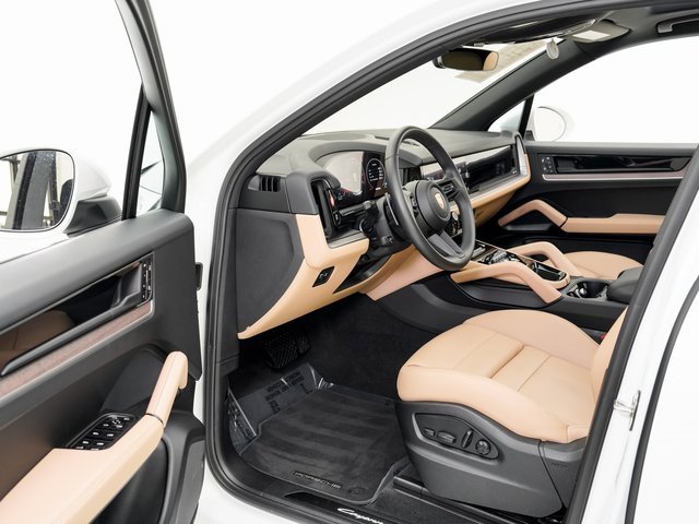 Certified 2025 Porsche Cayenne image 7