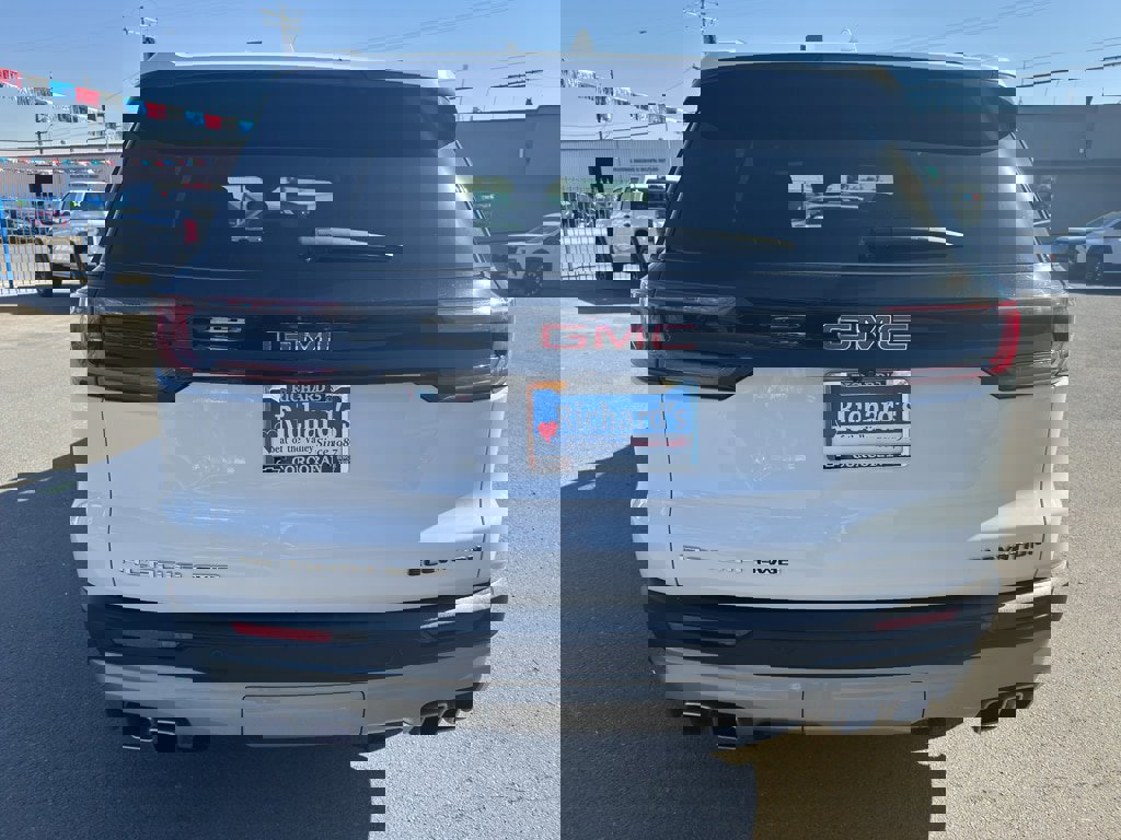 Used 2025 GMC Acadia Elevation image 9