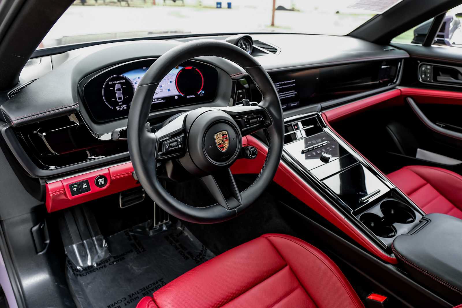 Used 2024 Porsche Panamera RWD image 3