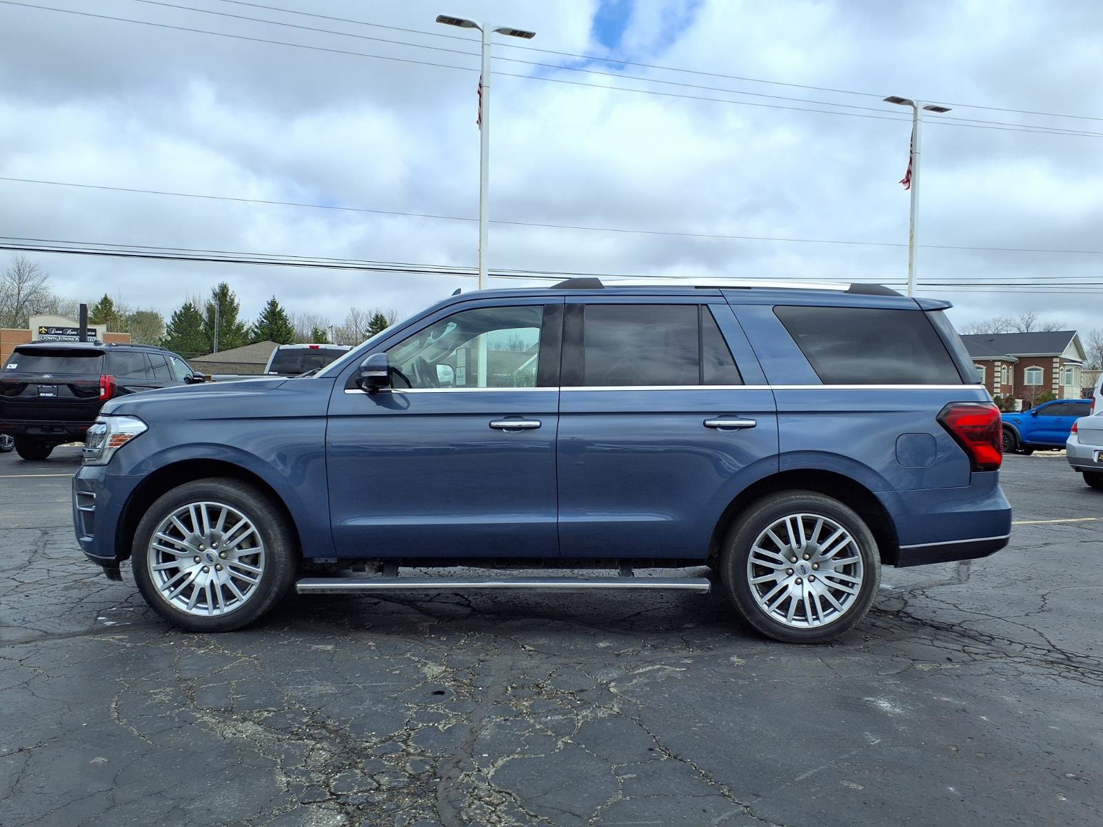 Used 2023 Ford Expedition Limited AWD/4WD image 7