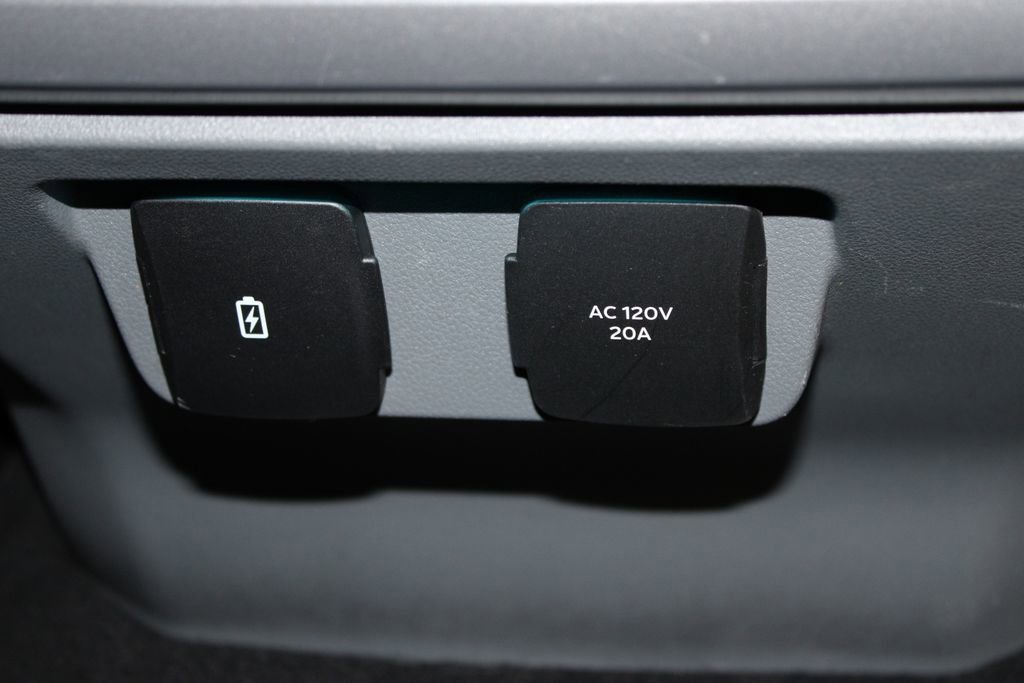 Used 2025 Ford F150 XLT w/ Equipment Group 301A Standard AWD/4WD image 33