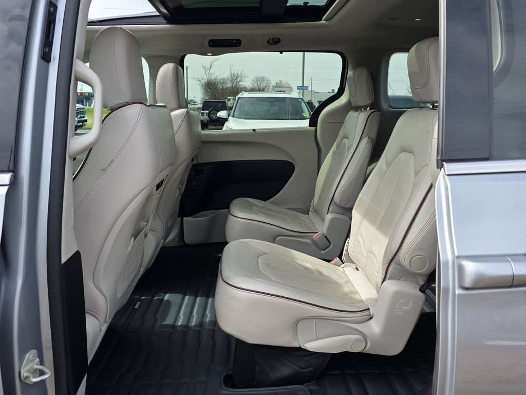 Used 2020 Chrysler Pacifica Limited image 33