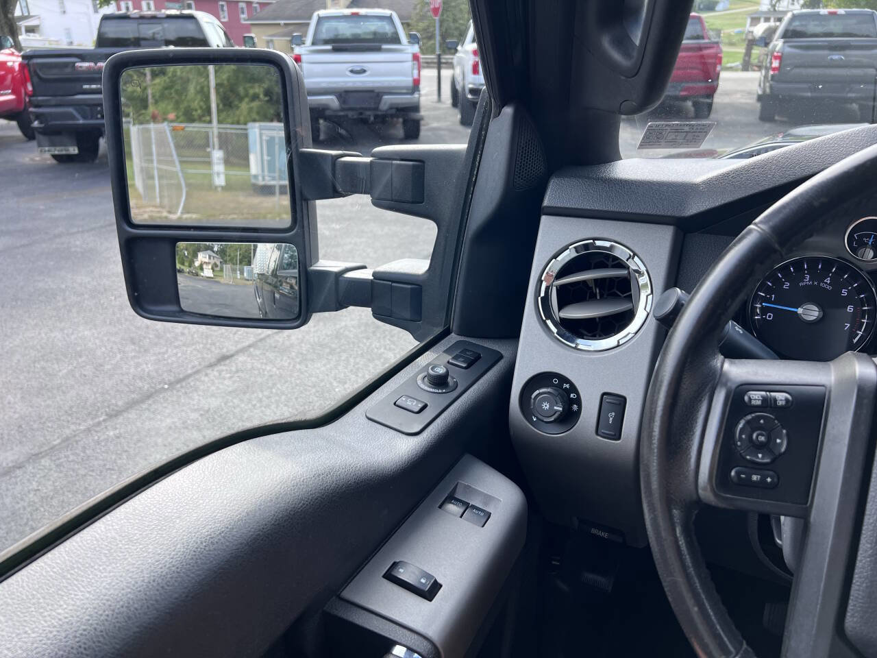 Used 2015 Ford F350 Lariat image 13