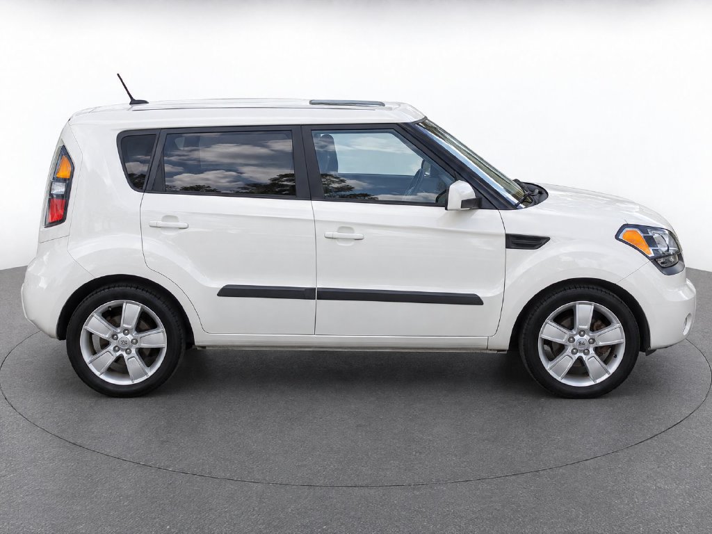 Used 2011 Kia Soul ! FWD image 8