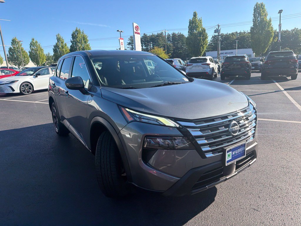 Used 2025 Nissan Rogue SV AWD/4WD image 3