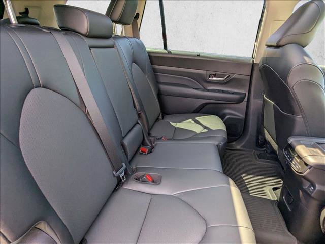 Used 2025 Toyota Grand Highlander AWD image 21