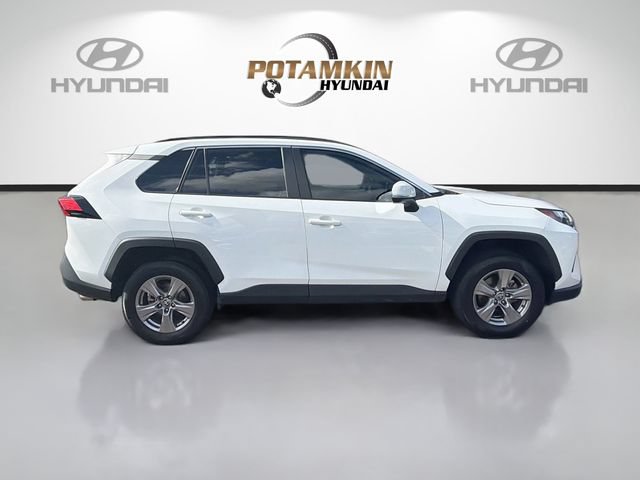 Used 2023 Toyota RAV4 XLE w/ Convenience Package FWD image 4