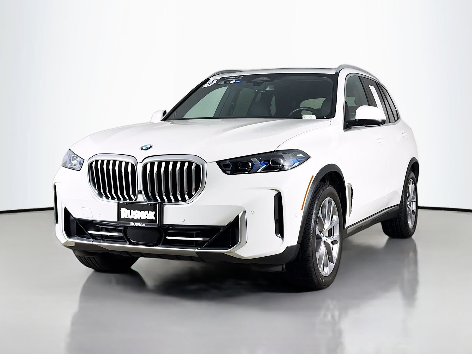 Used 2024 BMW X5 xDrive40i w/ Premium Package AWD/4WD image 3
