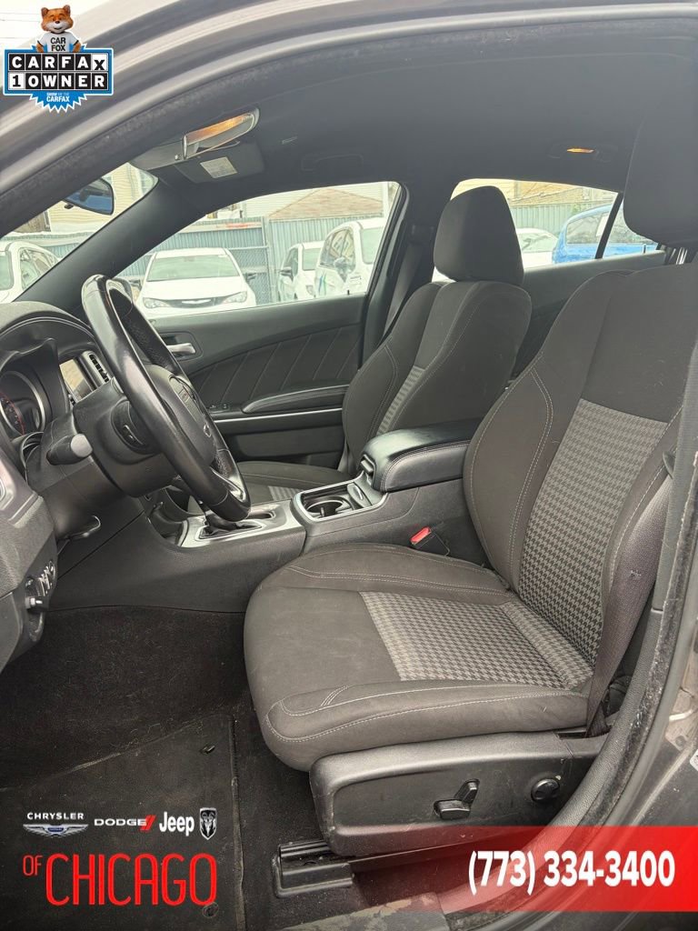 Used 2023 Dodge Charger SXT RWD image 2