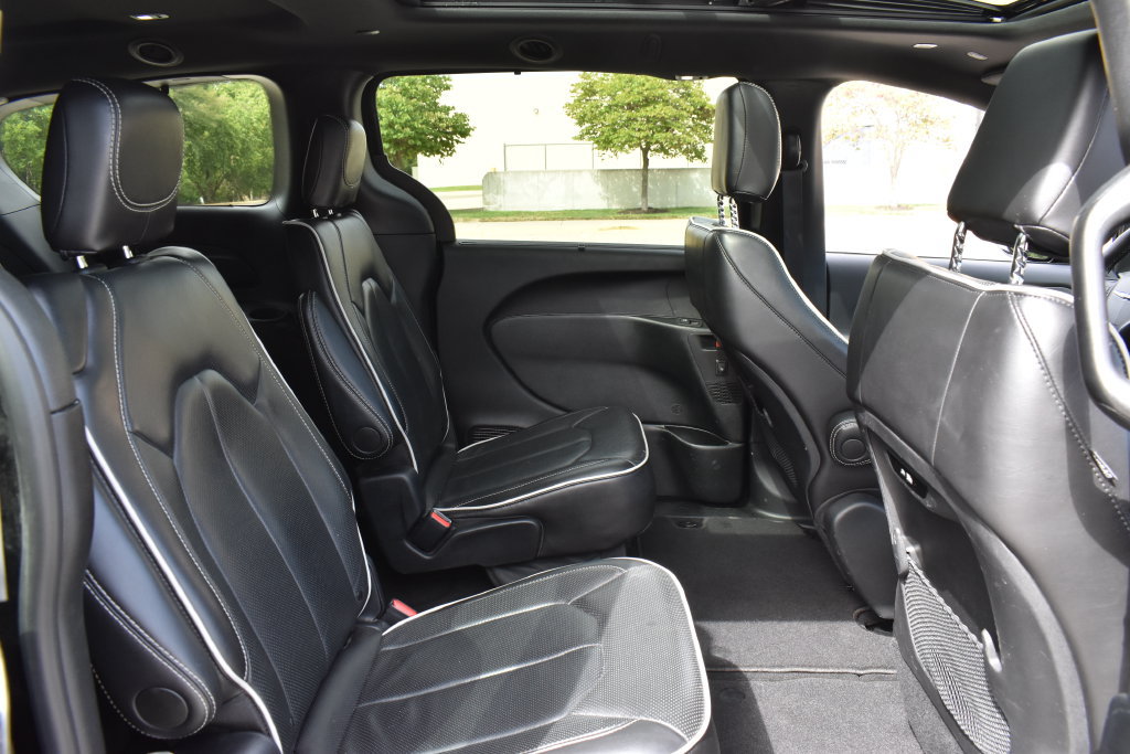 Used 2025 Chrysler Pacifica Limited FWD image 15