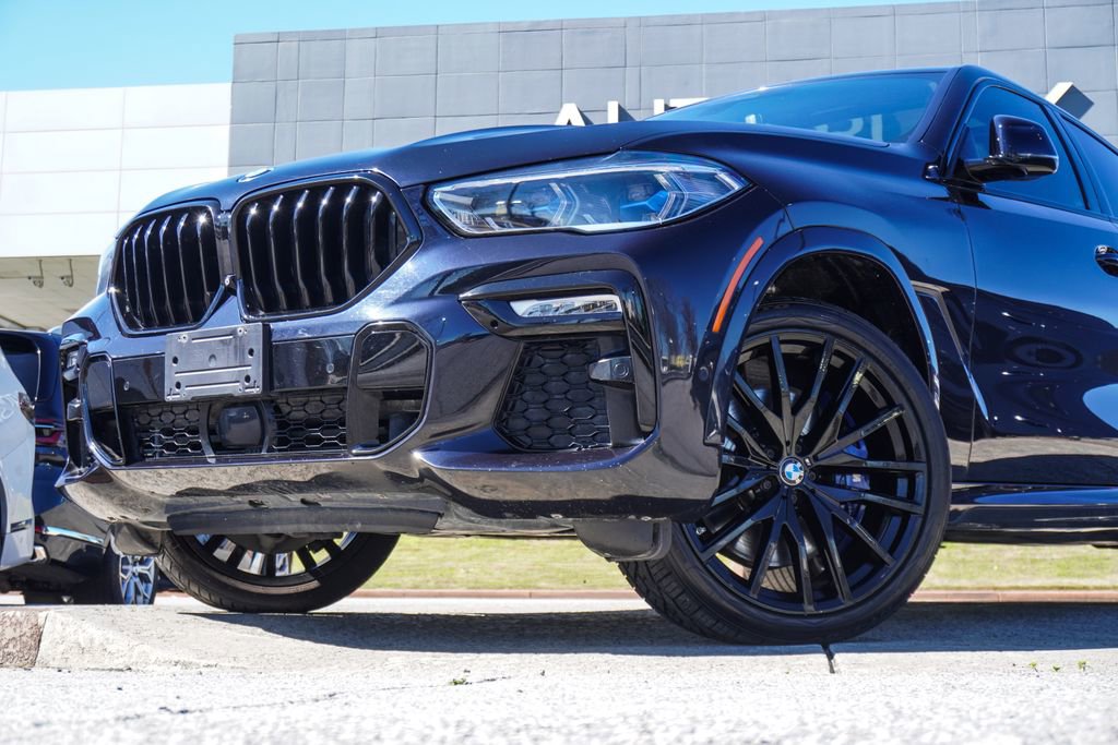 Used 2021 BMW X6 M50i w/ Executive Package image 2