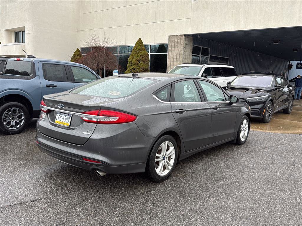 Used 2018 Ford Fusion SE w/ Fusion SE Technology Package image 5