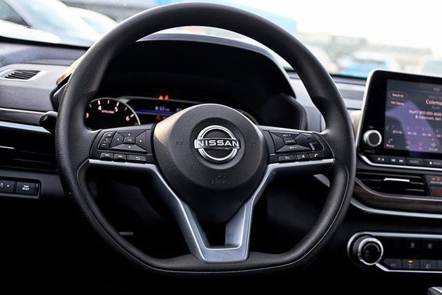 Used 2025 Nissan Altima 2.5 SV image 4