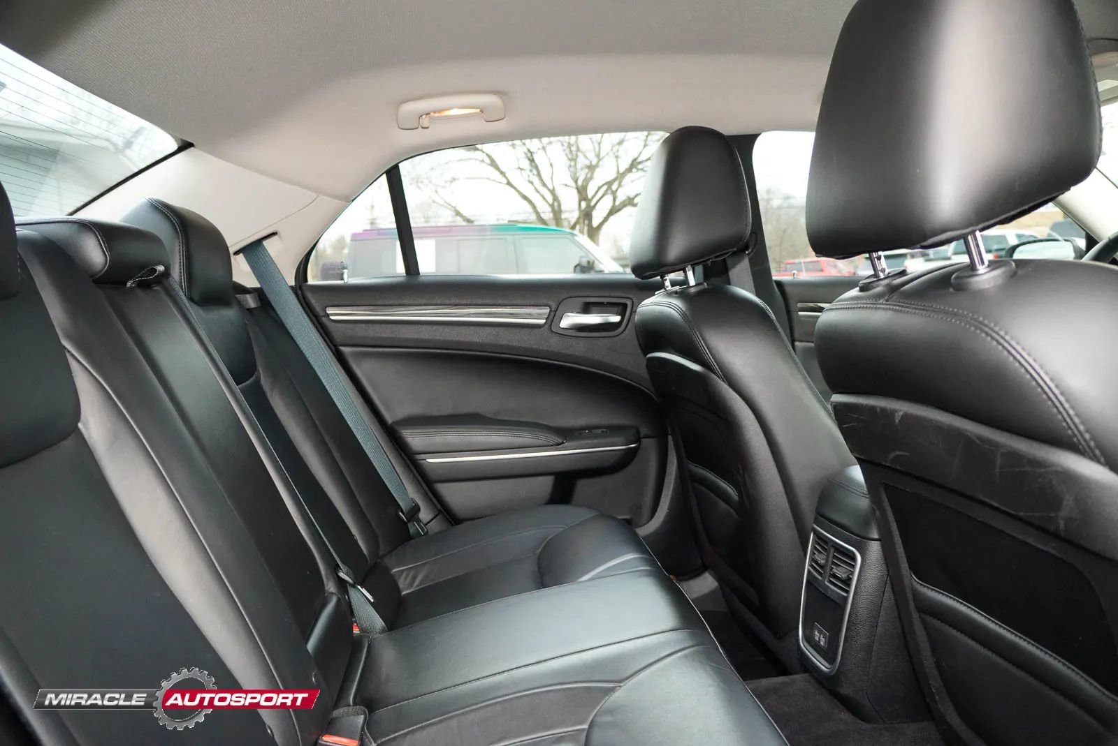 Used 2017 Chrysler 300 Limited w/ Driver Convenience Group RWD image 32