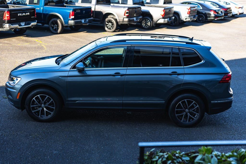 Used 2021 Volkswagen Tiguan SE w/ Panoramic Sunroof Package image 12
