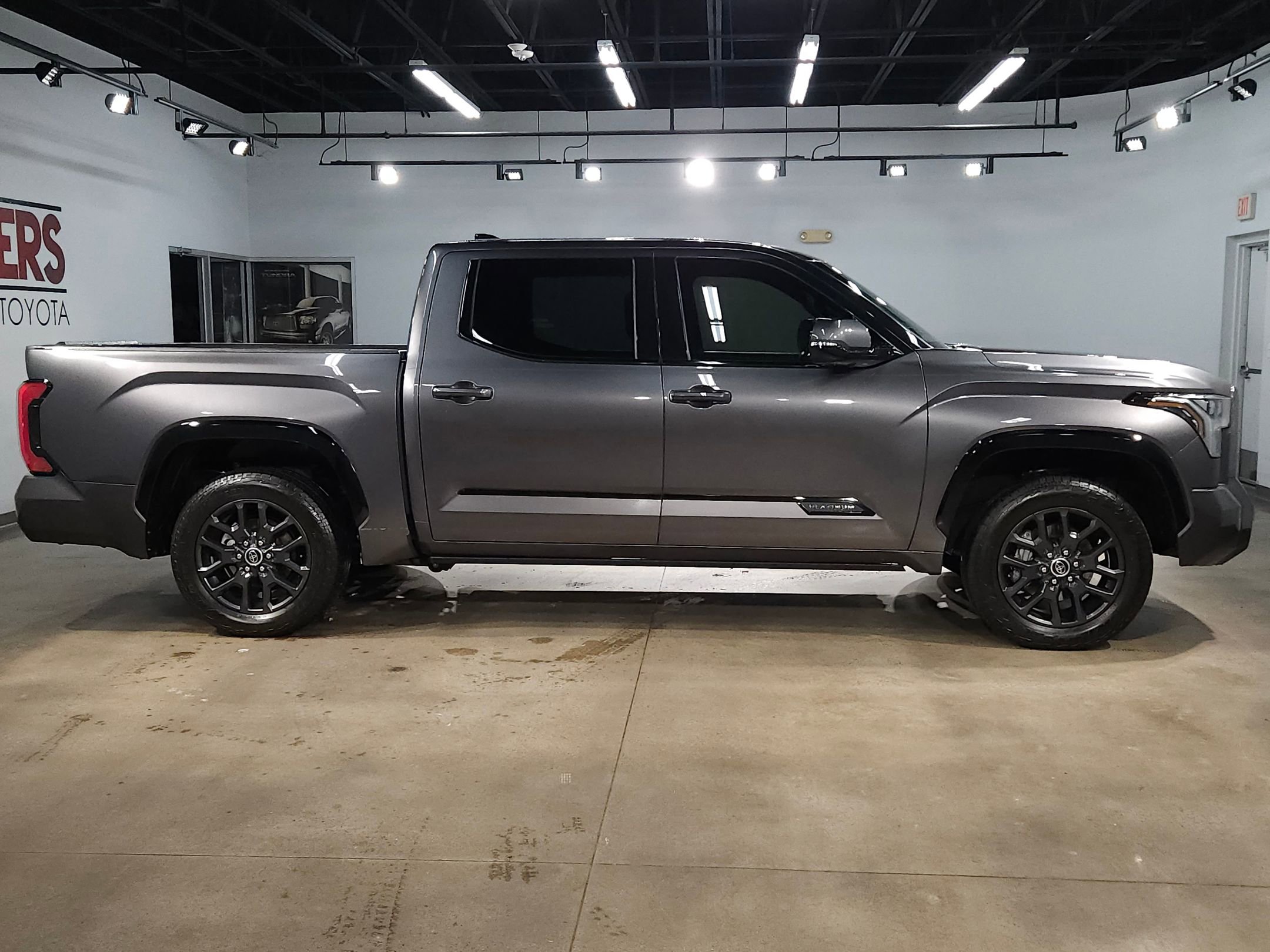 Used 2022 Toyota Tundra Platinum image 8