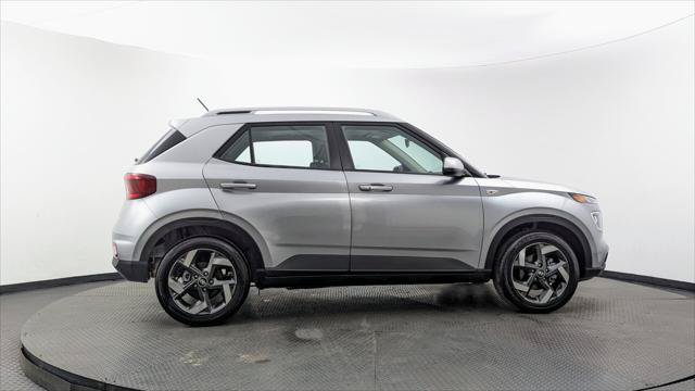 Used 2026 Hyundai Venue SEL FWD image 9