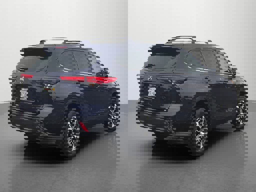 Used 2023 Toyota Highlander XLE image 6