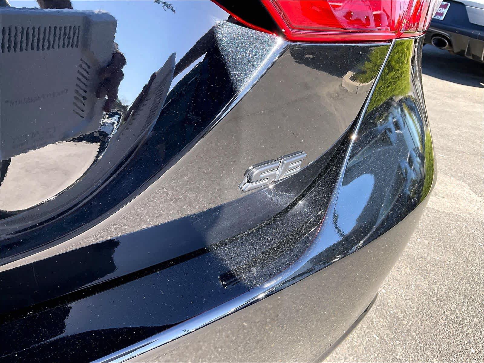 Used 2024 Toyota Camry SE FWD image 8
