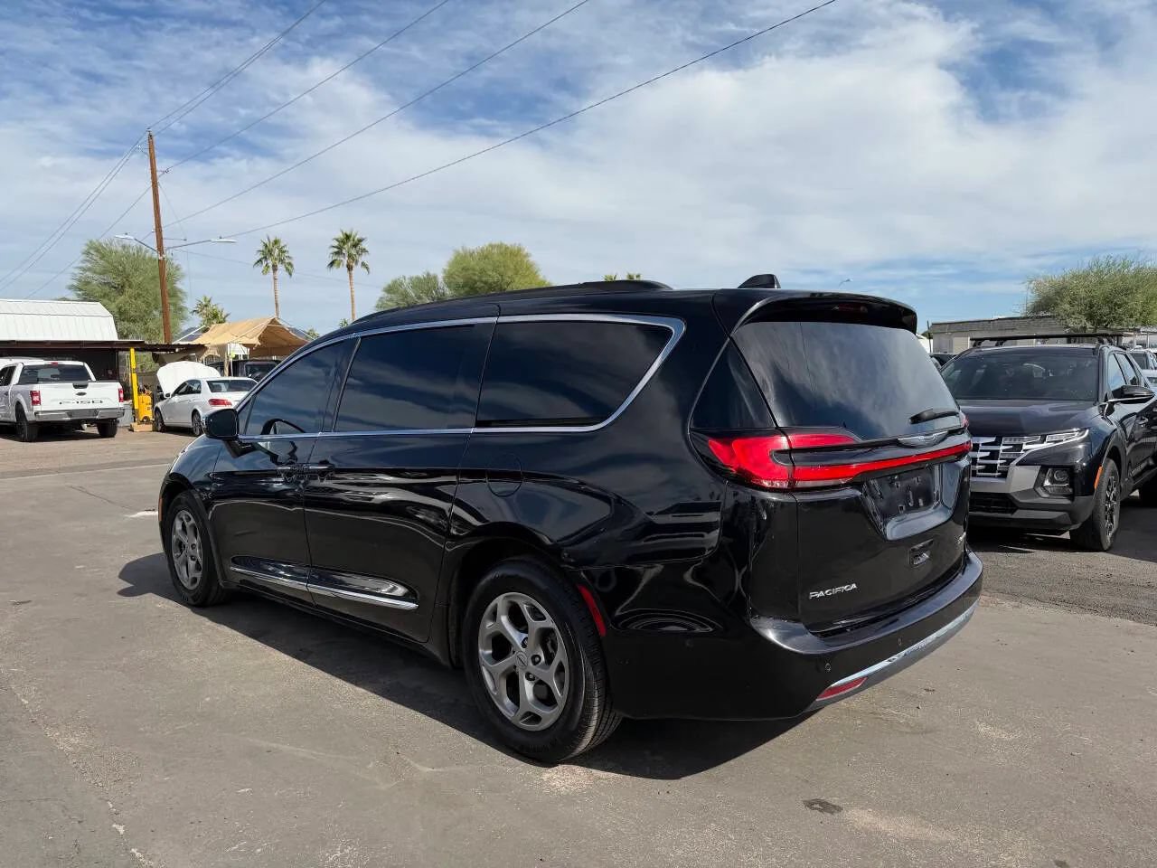 Used 2022 Chrysler Pacifica Limited FWD image 4