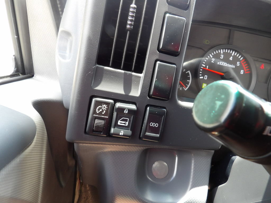 Used 2019 Isuzu NPR RWD image 19