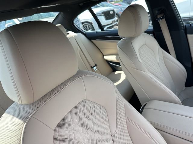 Used 2021 BMW 530i xDrive w/ Premium Package image 15