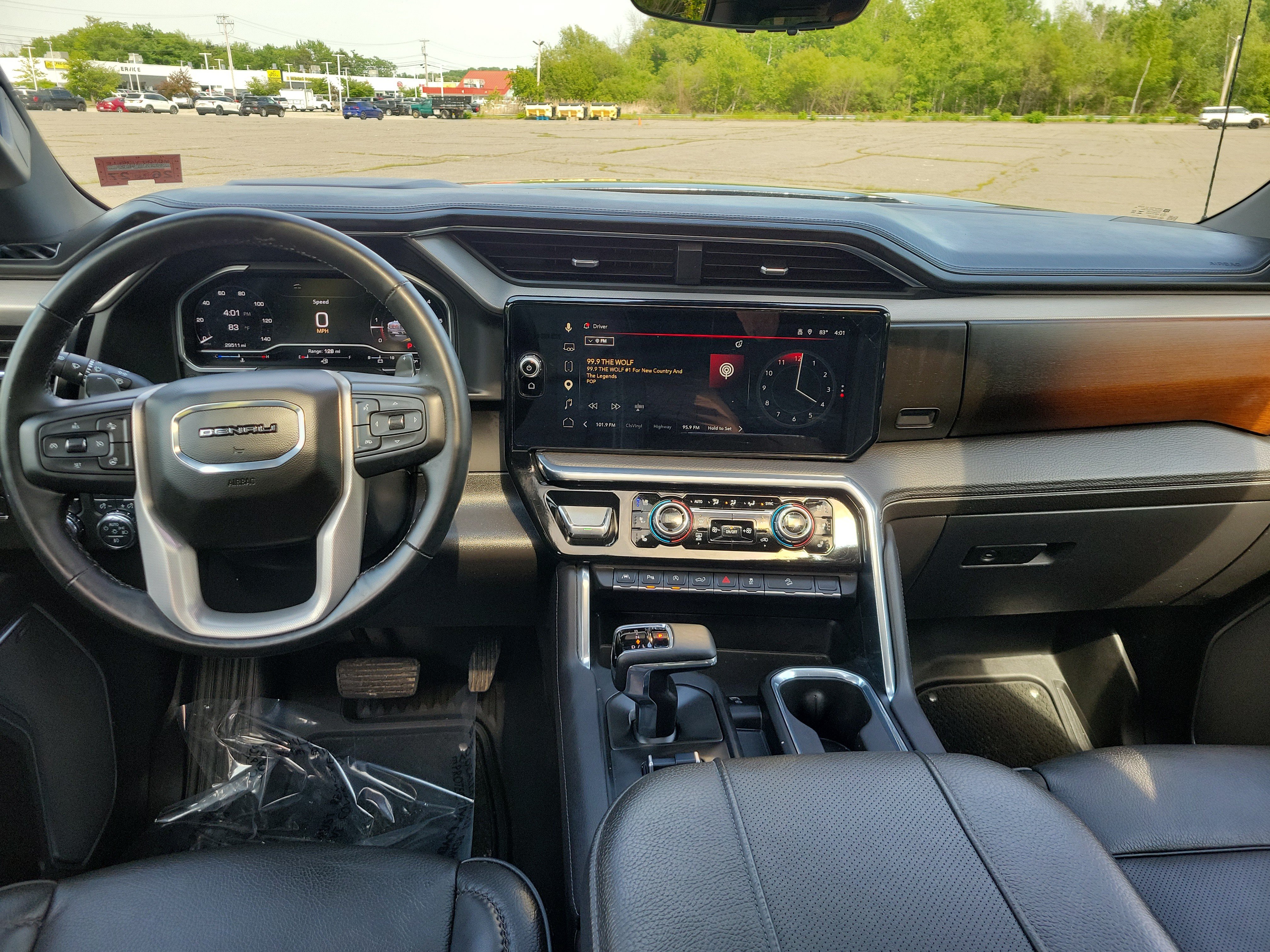 Used 2025 GMC Sierra 1500 Denali w/ Denali Reserve Package AWD/4WD image 18