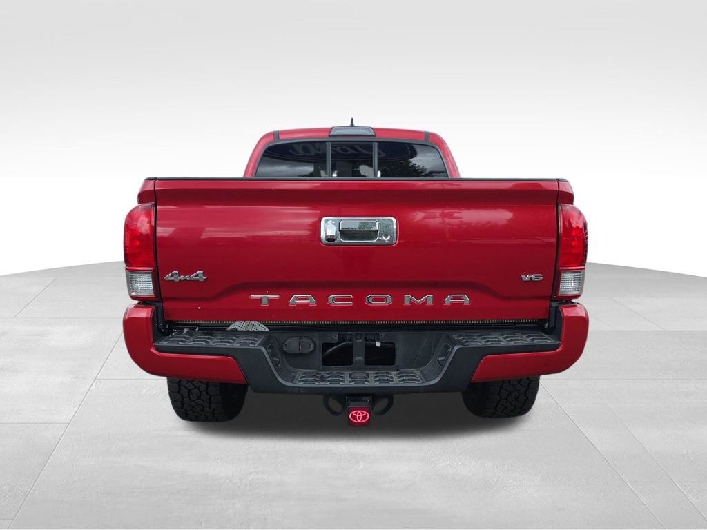 Used 2016 Toyota Tacoma TRD Sport AWD/4WD image 7