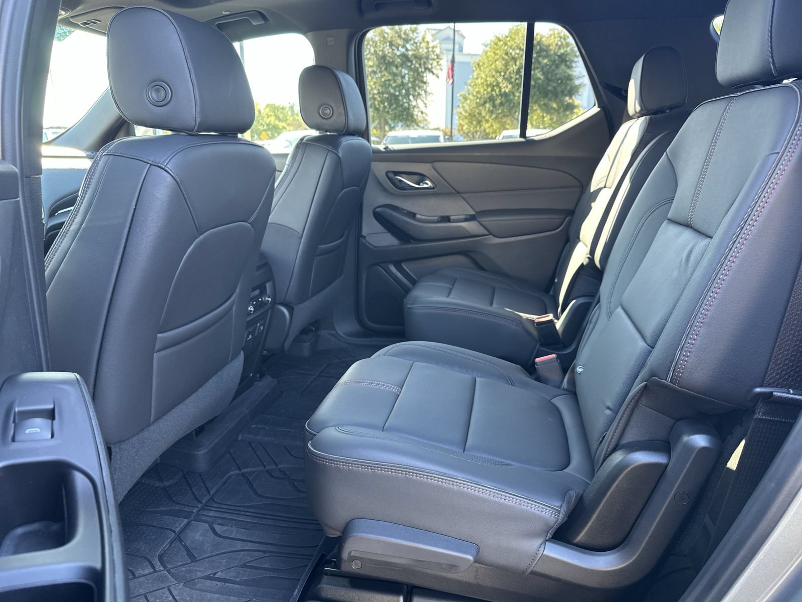 Used 2023 Chevrolet Traverse RS AWD/4WD image 31