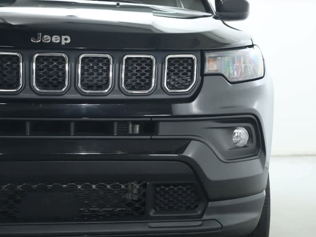 Used 2023 Jeep Compass Latitude AWD/4WD image 7