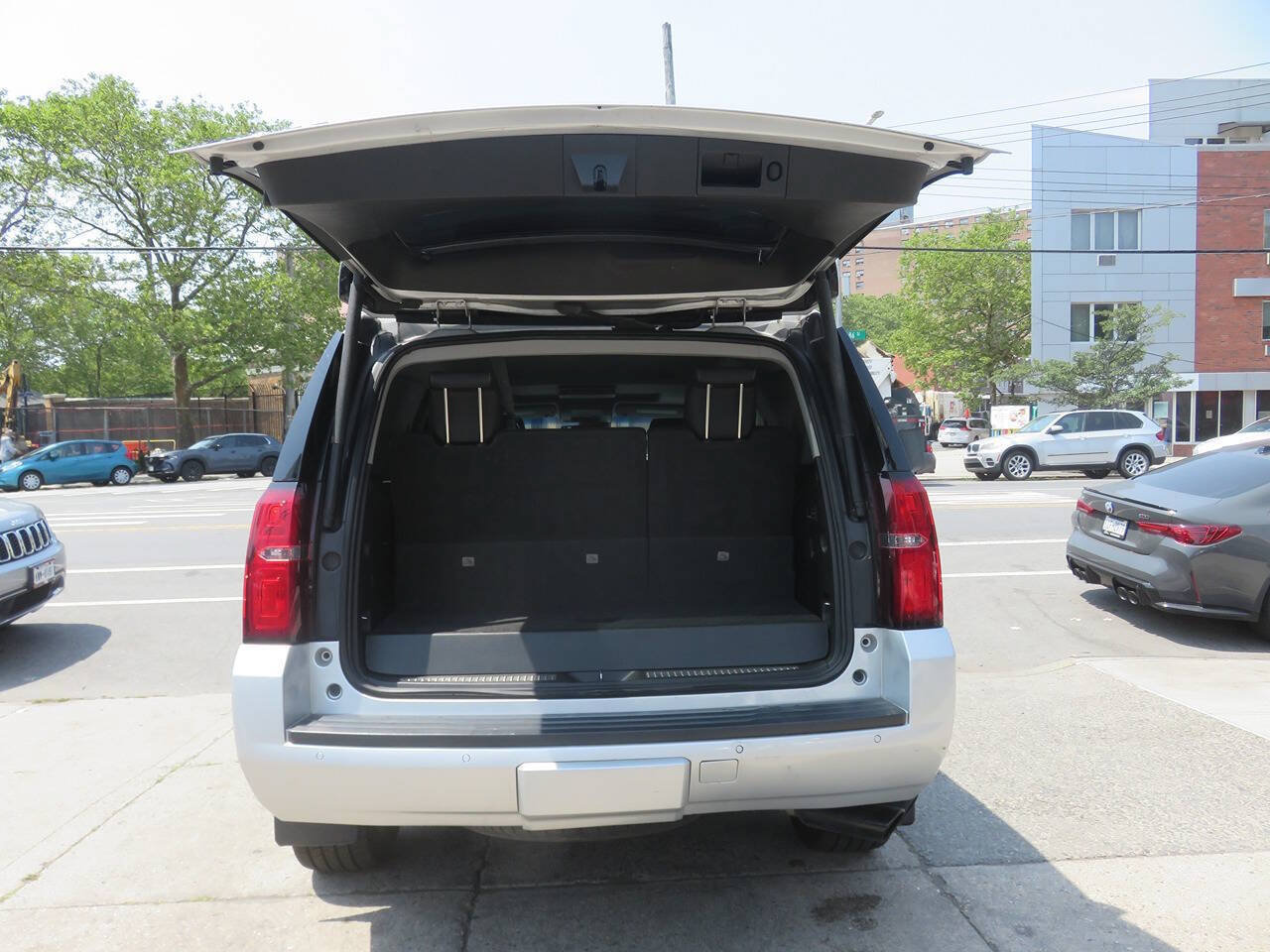Used 2018 Chevrolet Tahoe Premier AWD/4WD image 27