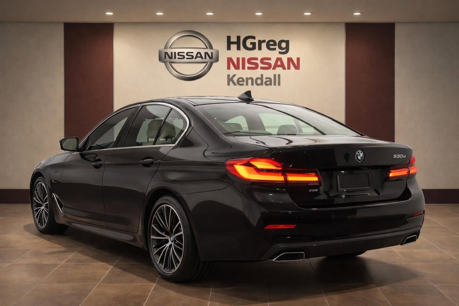 Used 2023 BMW 530e w/ Premium Package RWD image 2
