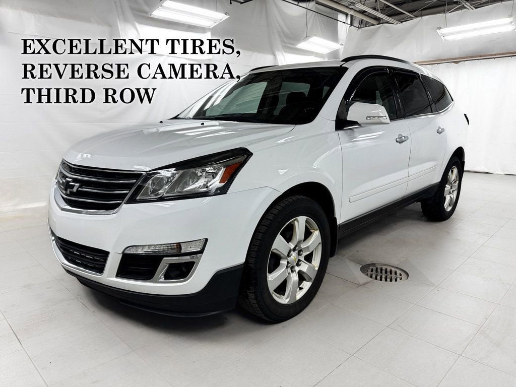 Used 2017 Chevrolet Traverse LT w/ Style and Technology Package FWD image 1
