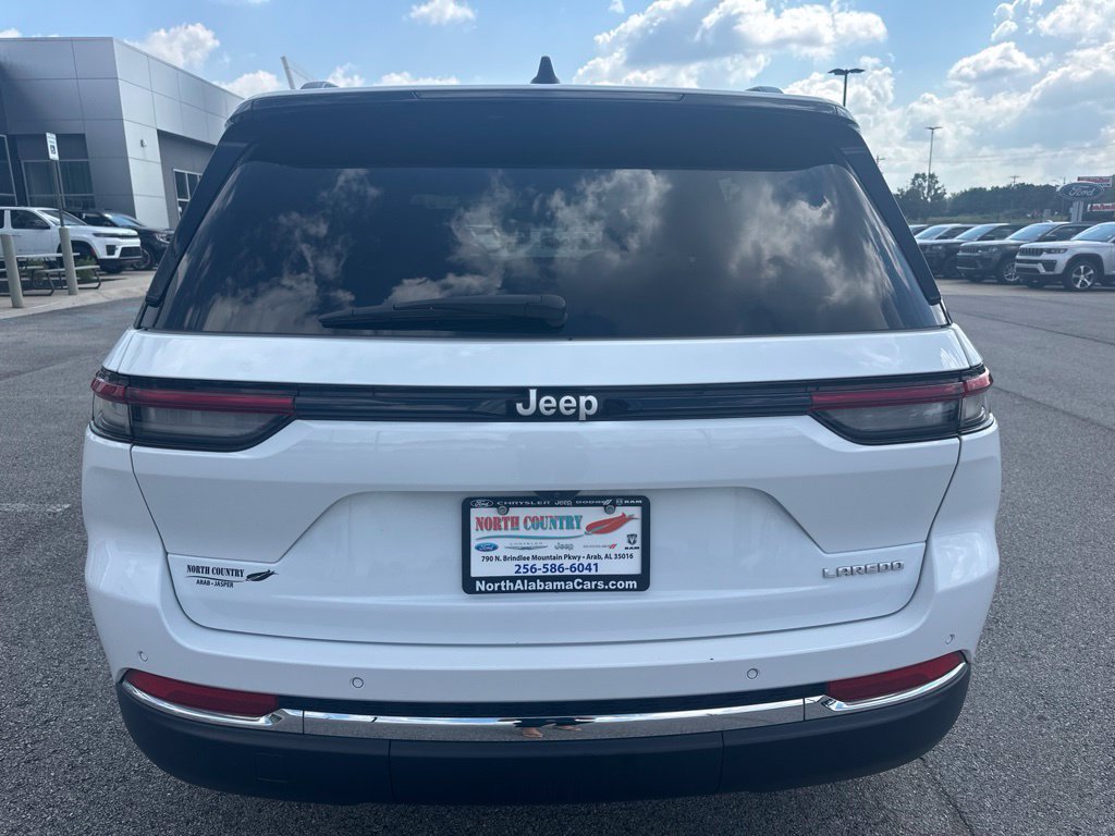 Used 2024 Jeep Grand Cherokee Laredo X w/ Luxury Tech Group I RWD image 7