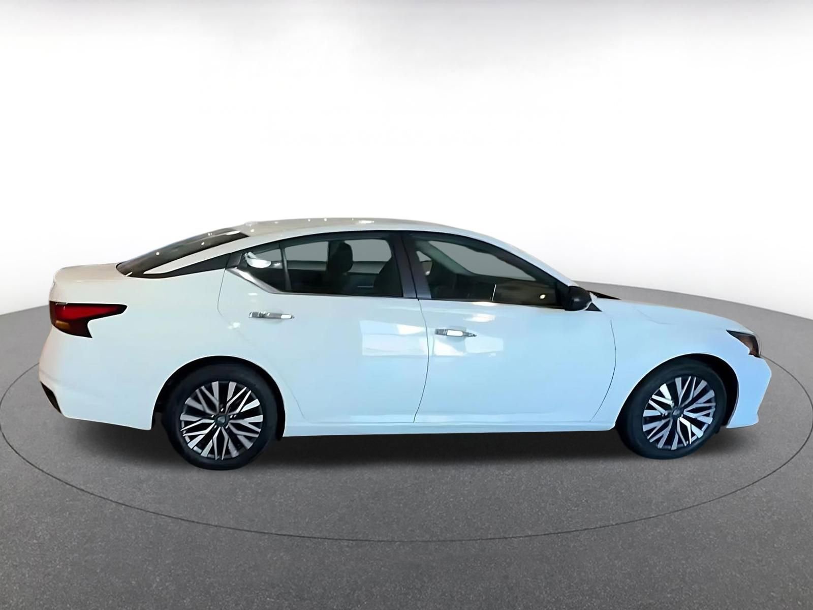 Used 2025 Nissan Altima 2.5 SV image 16