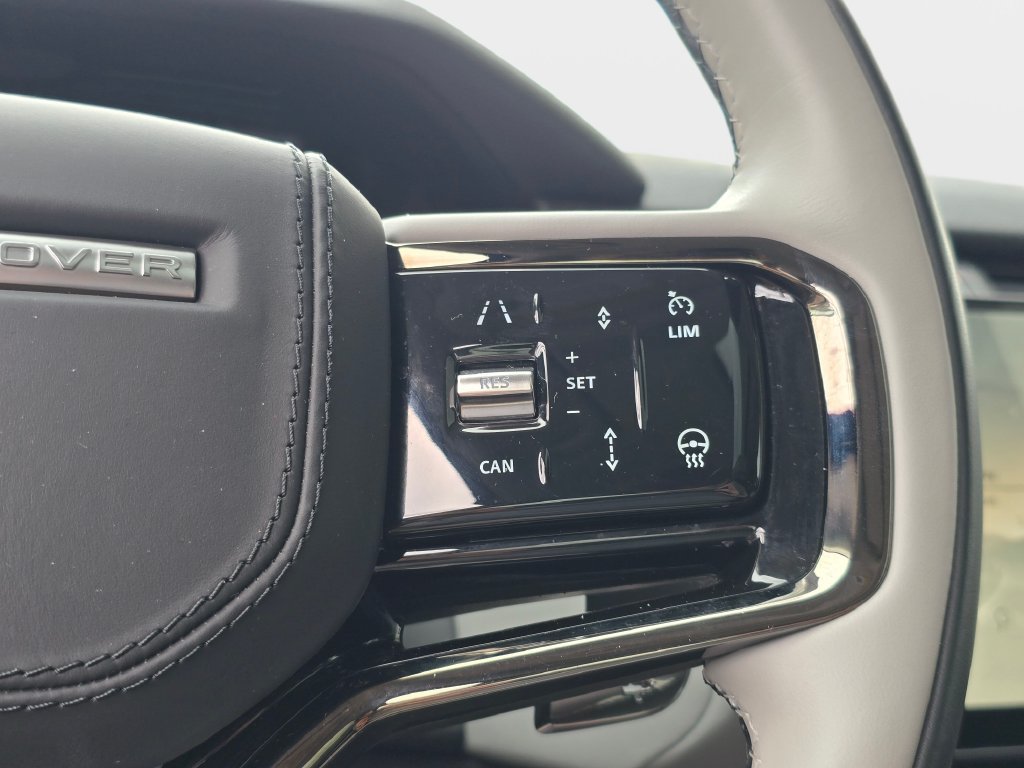 Certified 2025 Land Rover Range Rover Velar Dynamic SE AWD/4WD image 18