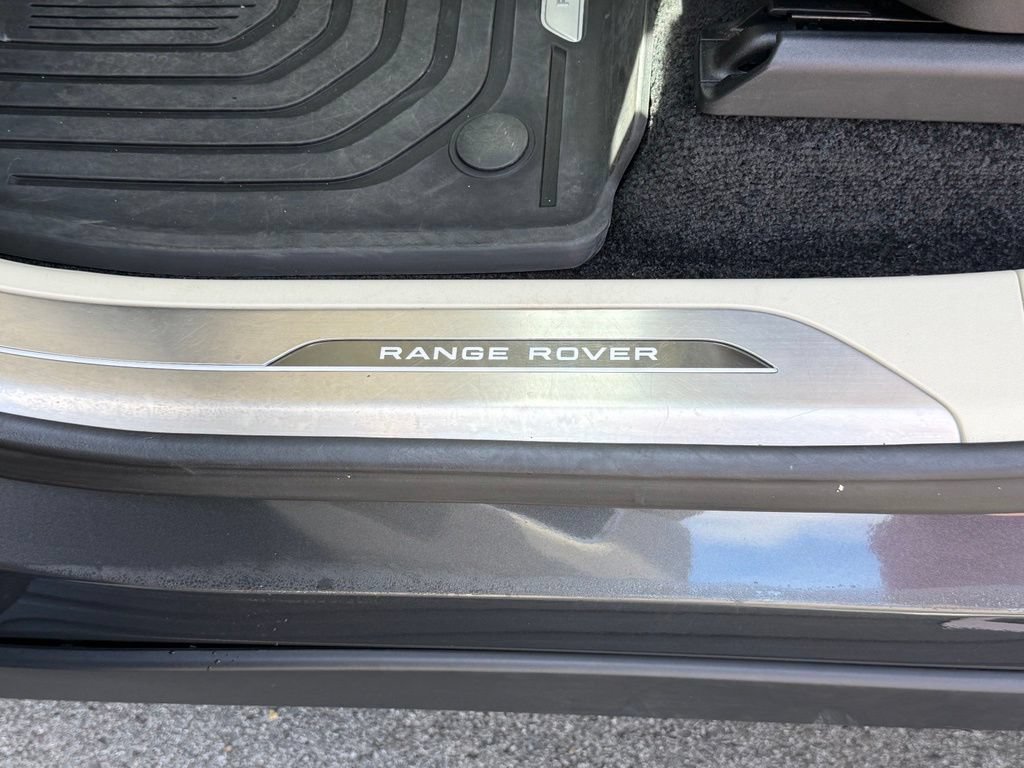 Certified 2025 Land Rover Range Rover Long Wheelbase SE AWD/4WD image 13