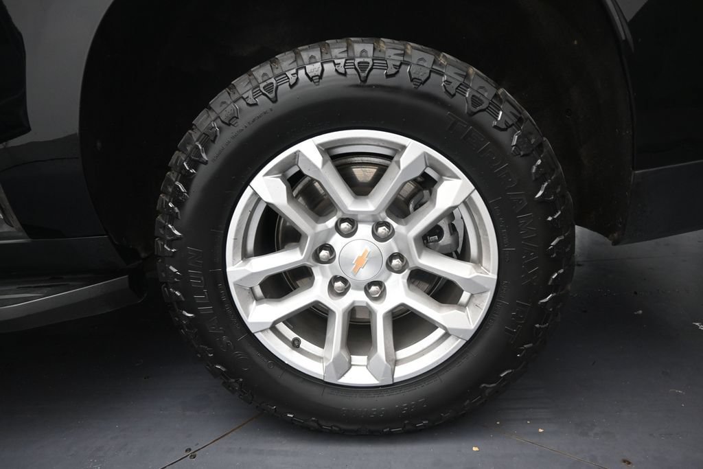 Used 2025 Chevrolet Suburban LT AWD/4WD image 37