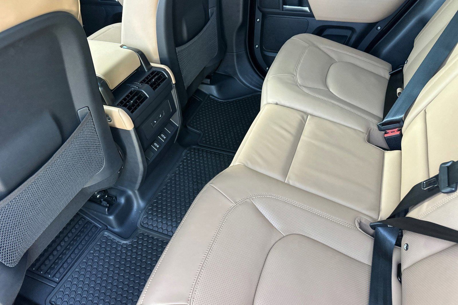 New 2026 Land Rover Defender 110 X-Dynamic SE AWD/4WD image 26