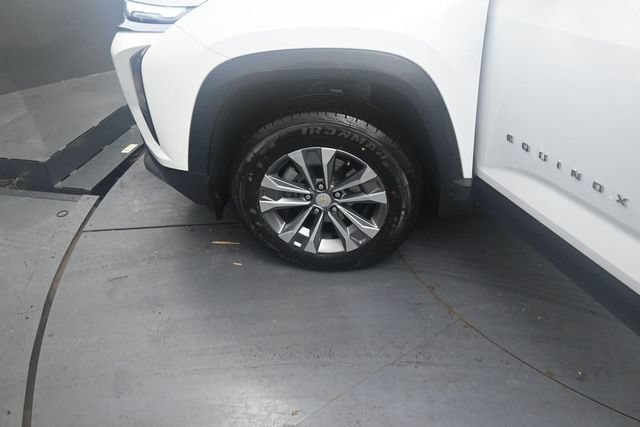 Used 2025 Chevrolet Equinox LT AWD/4WD image 13