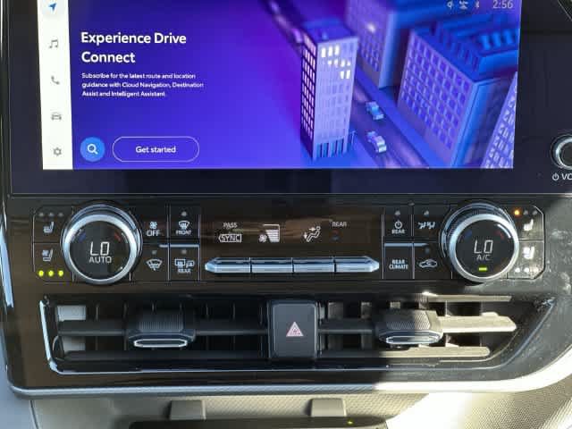 Used 2025 Toyota Highlander Platinum AWD/4WD image 14
