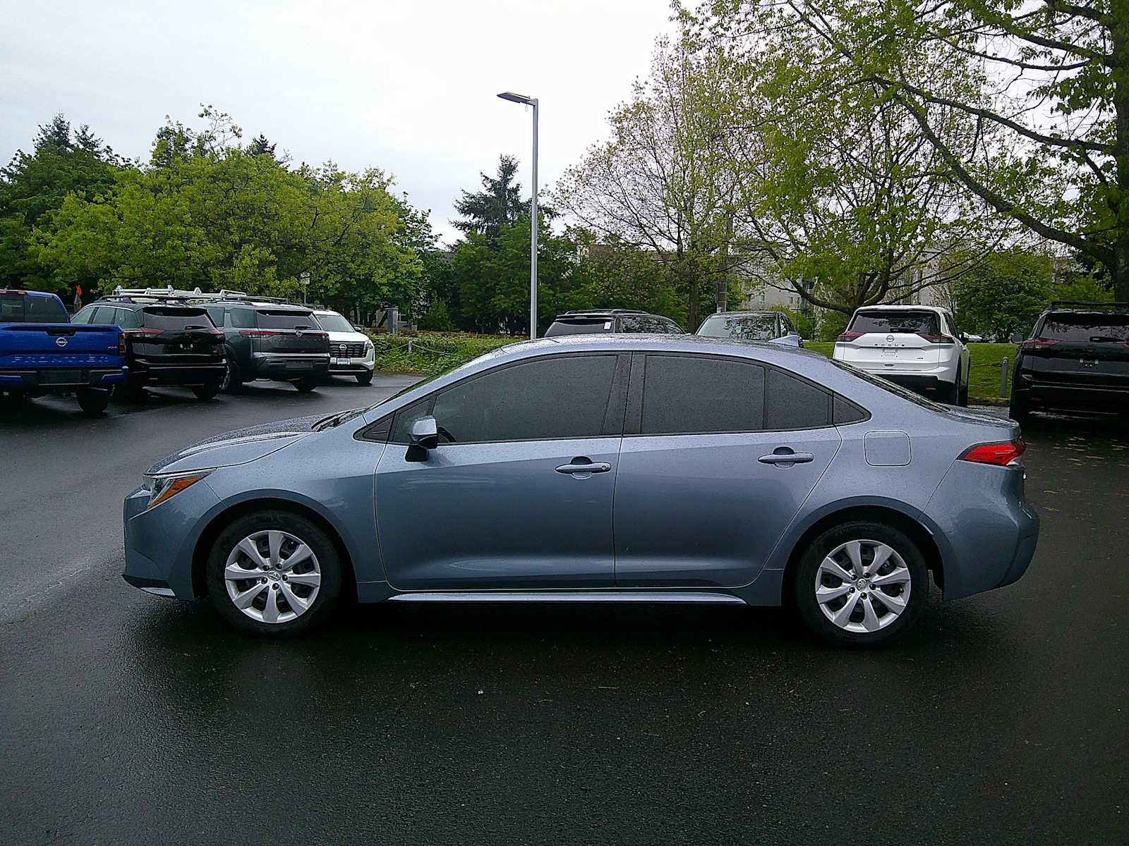 Used 2022 Toyota Corolla LE FWD image 2