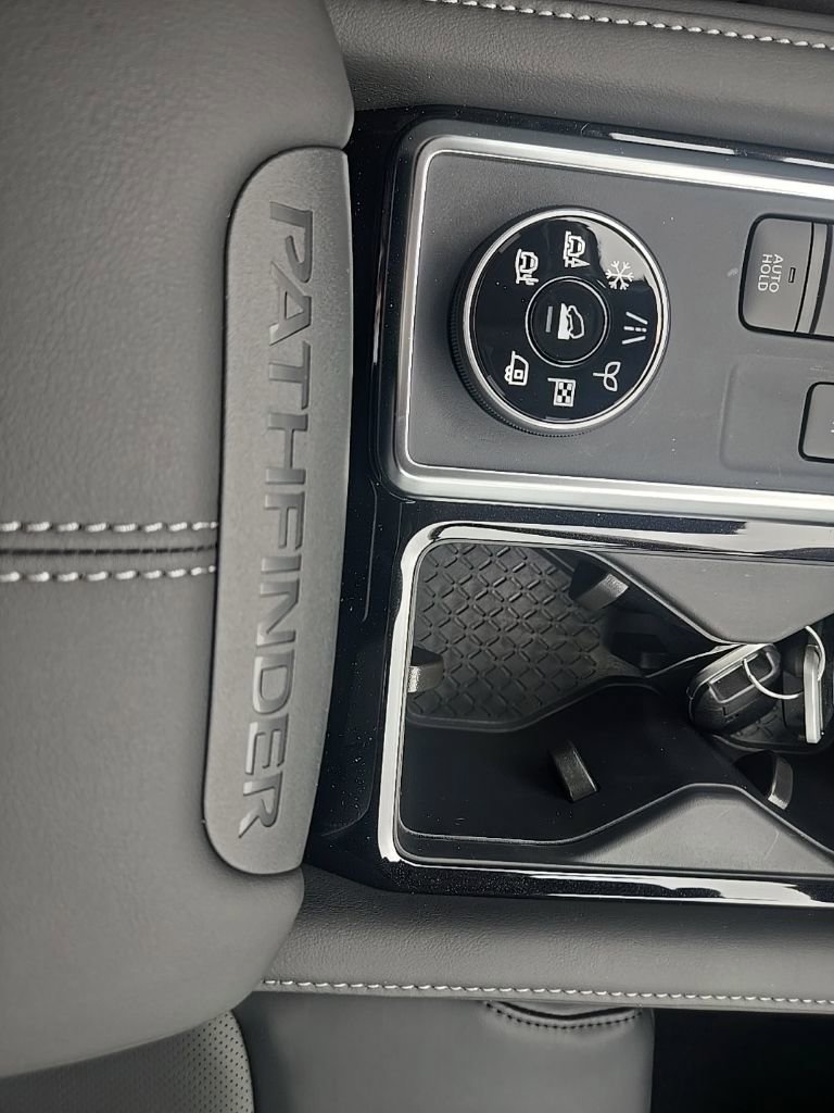 New 2026 Nissan Pathfinder SL image 18