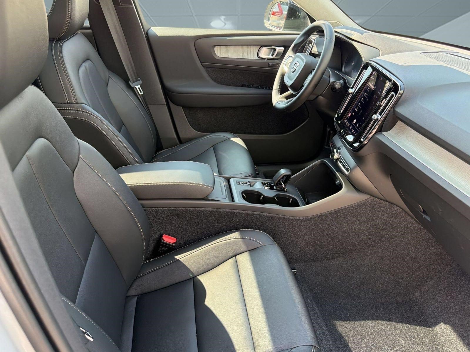 New 2026 Volvo XC40 B5 Core w/ Climate Package AWD/4WD image 24
