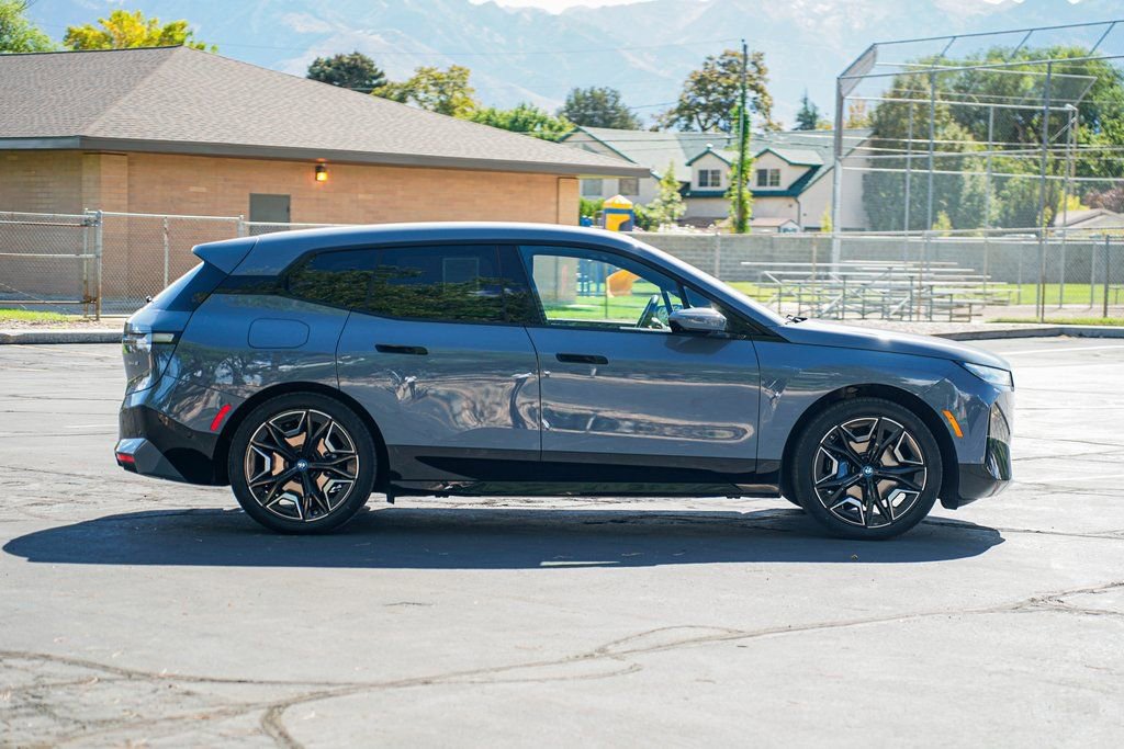 Used 2025 BMW iX xDrive50 w/ Premium Package image 4