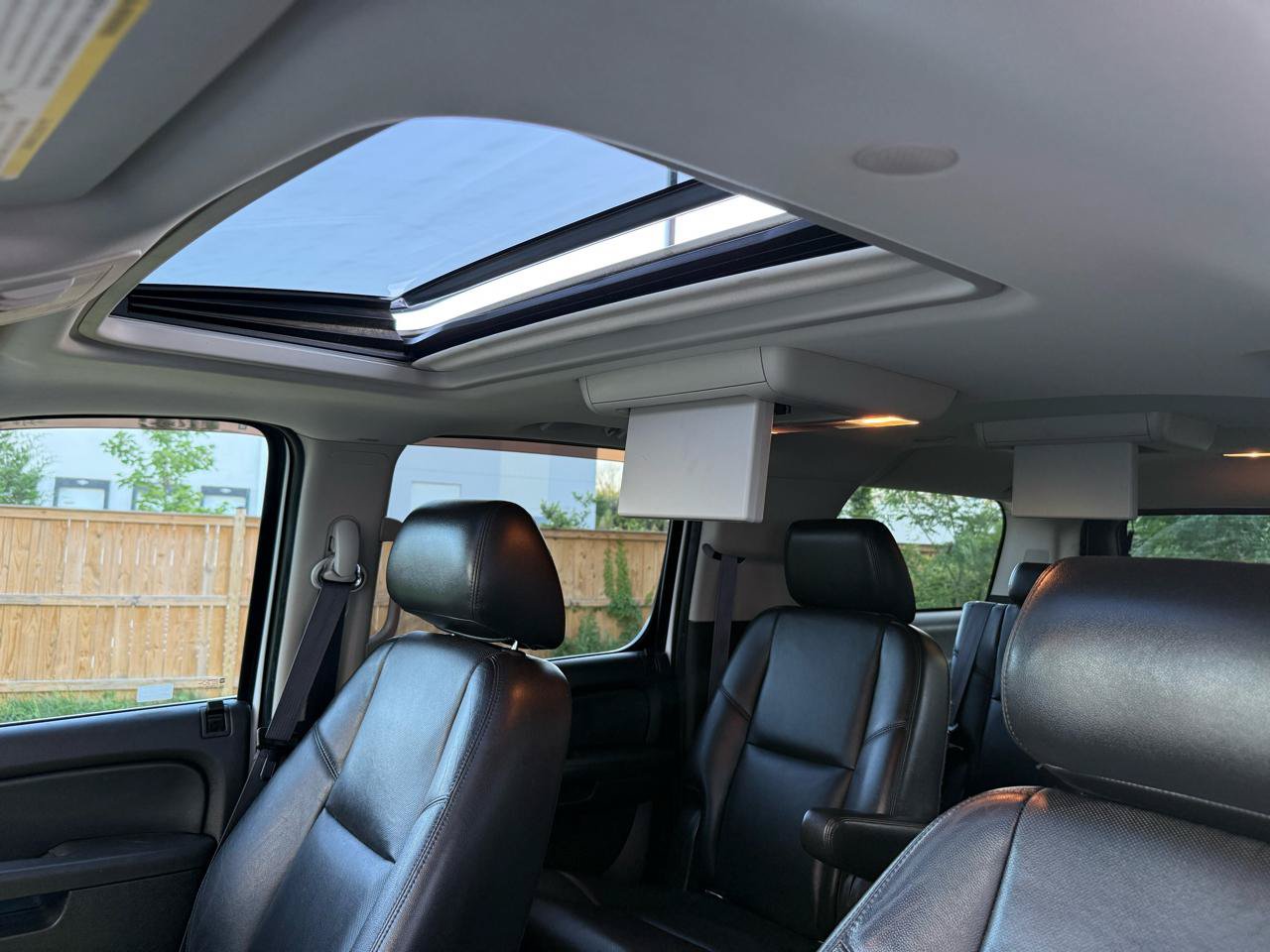 Used 2013 Chevrolet Suburban LTZ AWD/4WD image 38